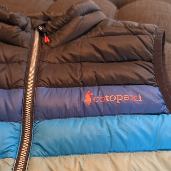 Cotopaxi Black and Blue Men's Vest - Picture 6 of 8